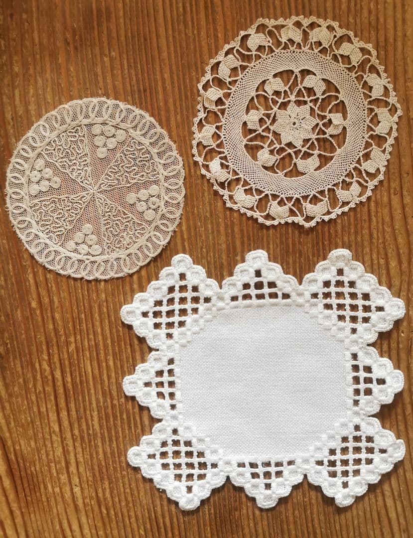 アンティークノルウェー ハーダンガー刺繍レース 十字架クロス型ドイリー マット