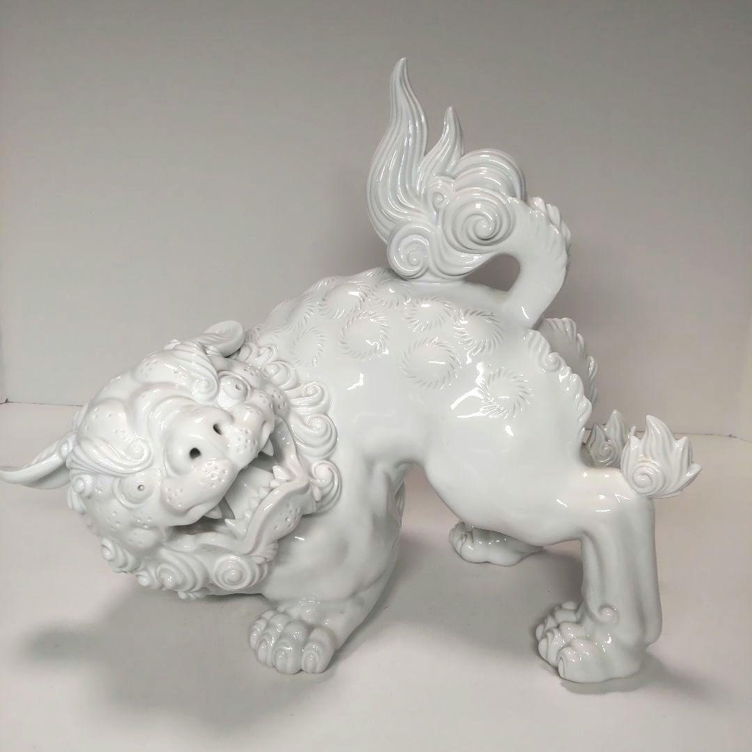 美品希少 酒井田柿右衛門 作 渦角福印 白磁獅子置物 床置 オブジェ