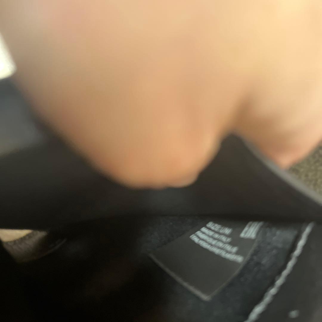 黒レザー三つ折り財布