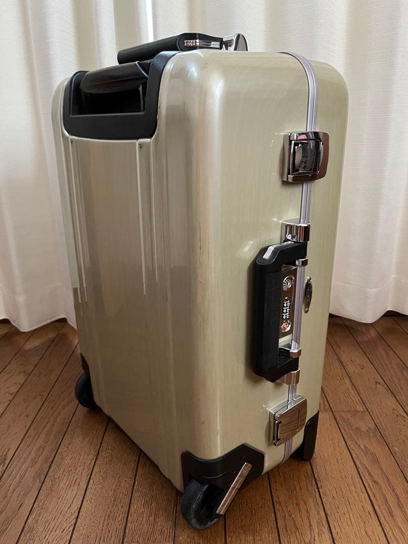 tocushino　ゼロハリ2輪　ポリカボネート　キャリーケース 中古品