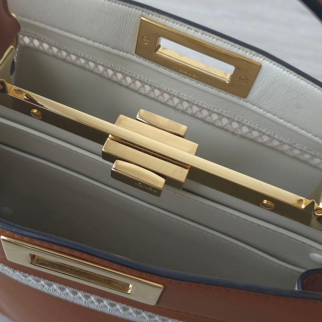 美品【フェンディ】ピーカブー　アイシーユー　ミディアム　刺繍　ハンドバッグ