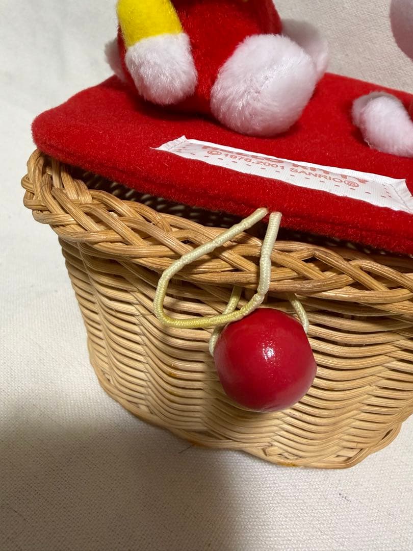 【希少！！】HELLOKITTY 藤のカゴ ボックス うさぎちゃん付き