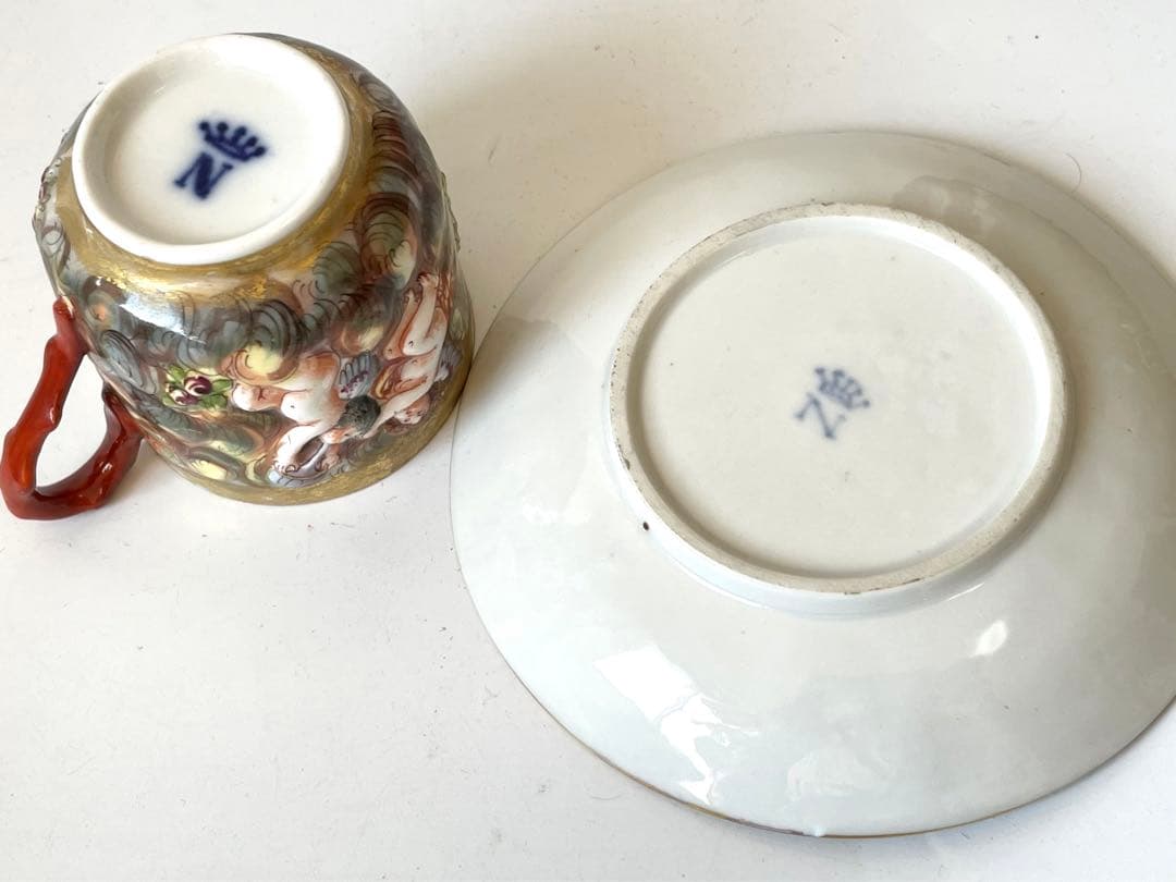 骨董　アンティーク　イタリア　カポディモンテ　カップアンドソーサー　金彩　ジノリ