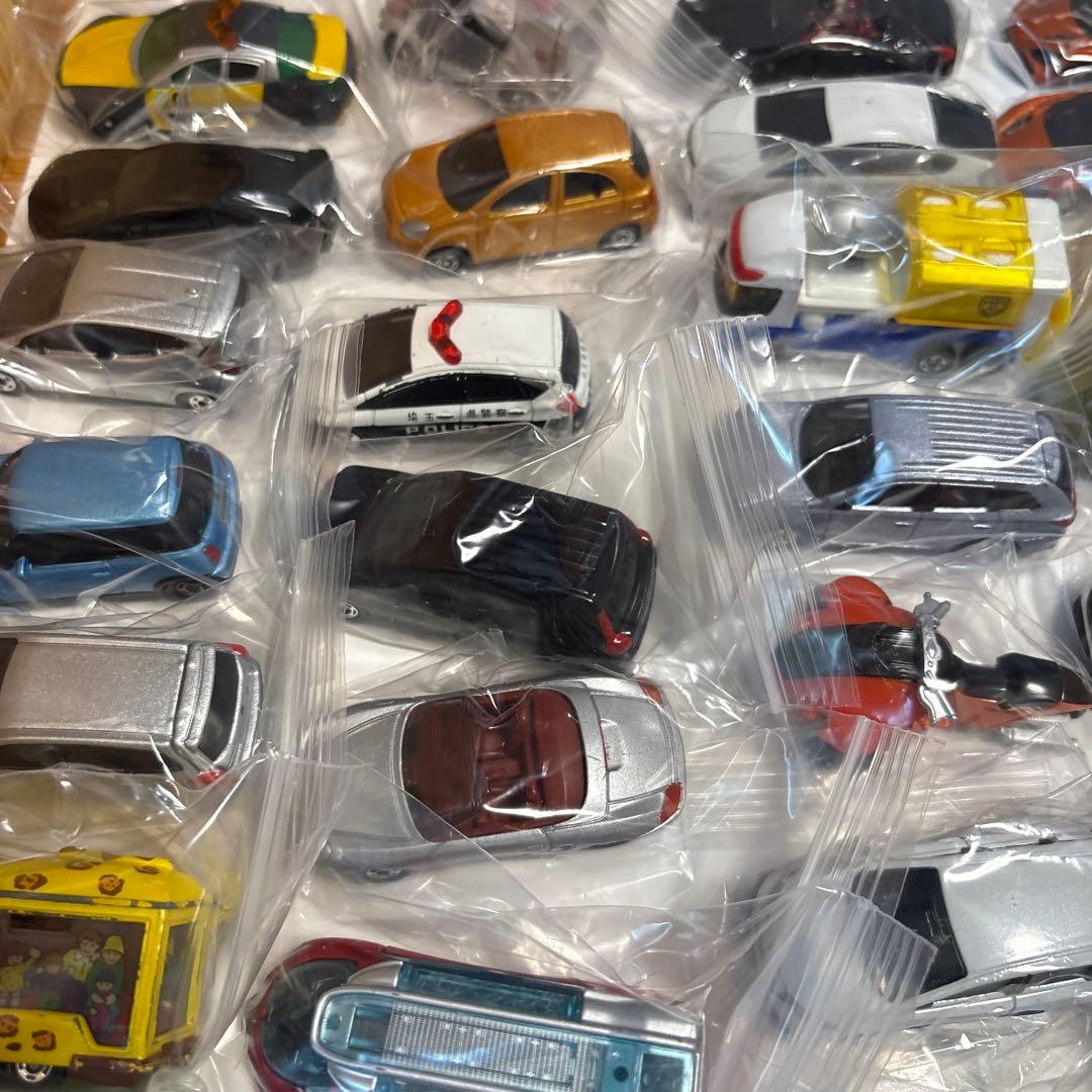 2335.トミカ70台まとめ売り