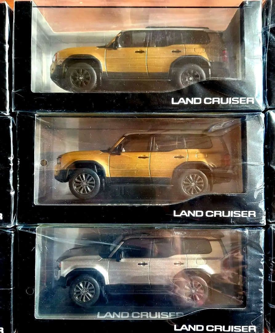 ランクル250 1/30クリアケース入ミニカー9台セット