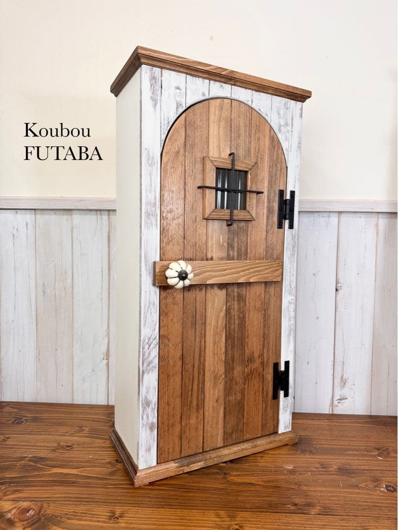 【1点のみ】アンティークの扉のようなキャビネット　試作デザインのためお値引き