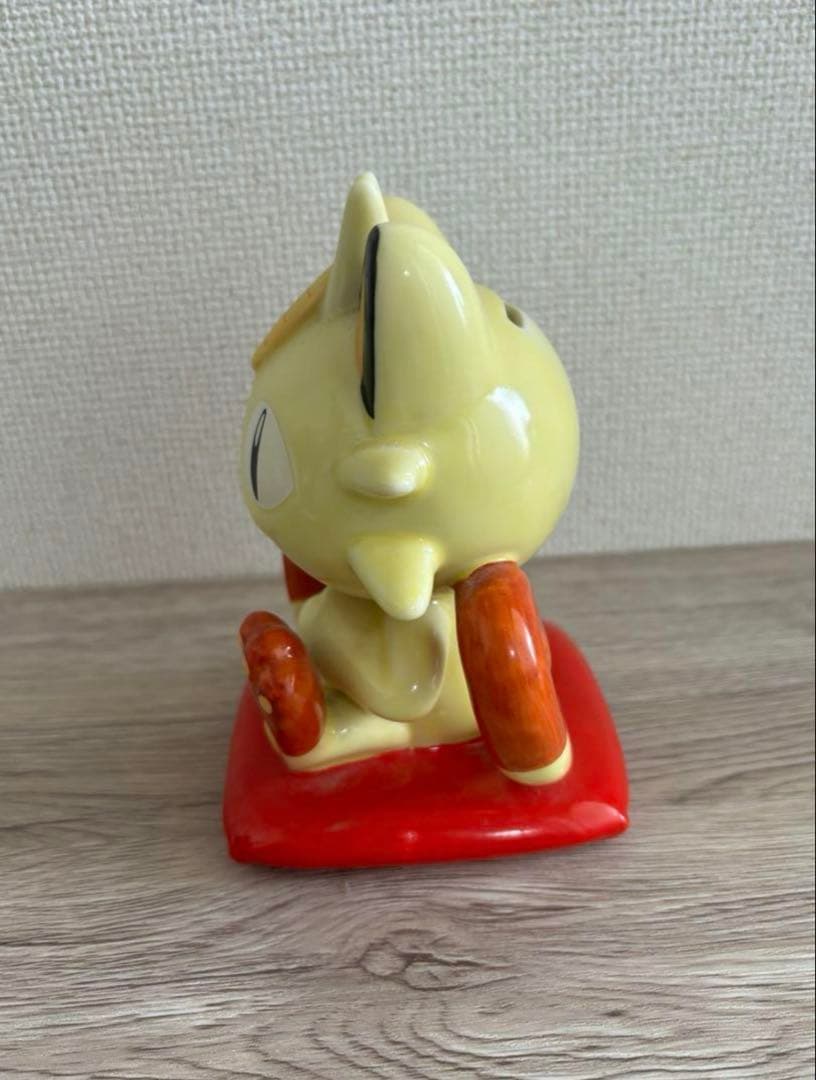 ポケットモンスター　てまねきニャース　貯金箱　座布団(赤)