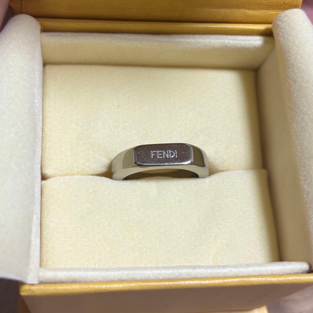 FENDI シルバーリング ロゴ入り