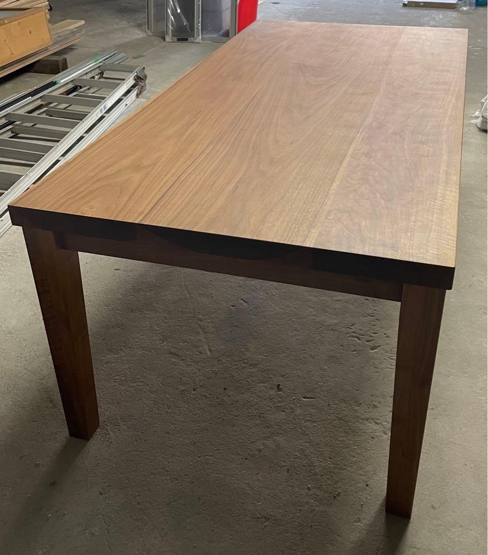 クルミ無垢板ダイニングテーブル　オイル仕上げ