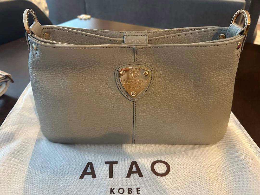 かずのこ✨ほぼ新品！超美品✨ATAO グレー レザー ショルダーバッグ