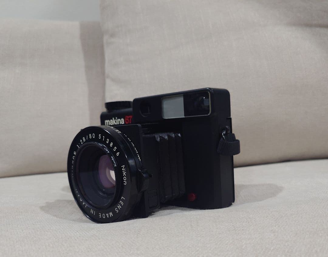 フィルムカメラ PLAUBEL makina67 NIKKOR 1:2 80mm