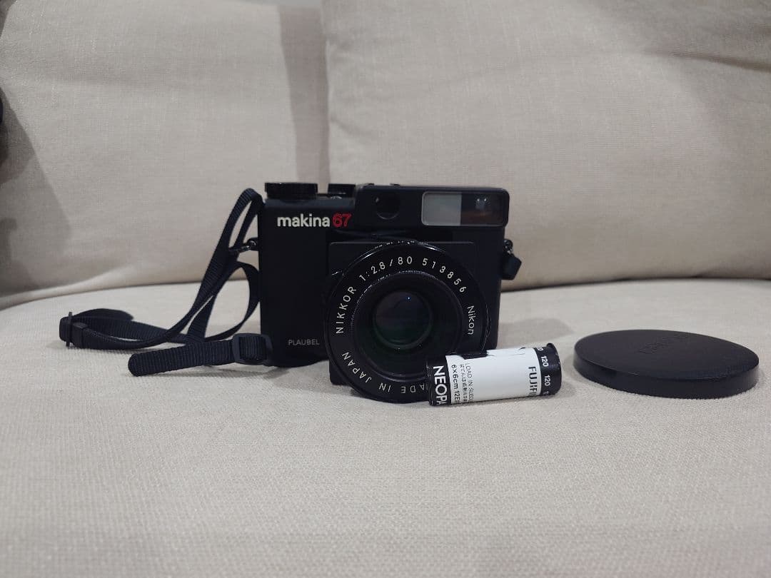 フィルムカメラ PLAUBEL makina67 NIKKOR 1:2 80mm