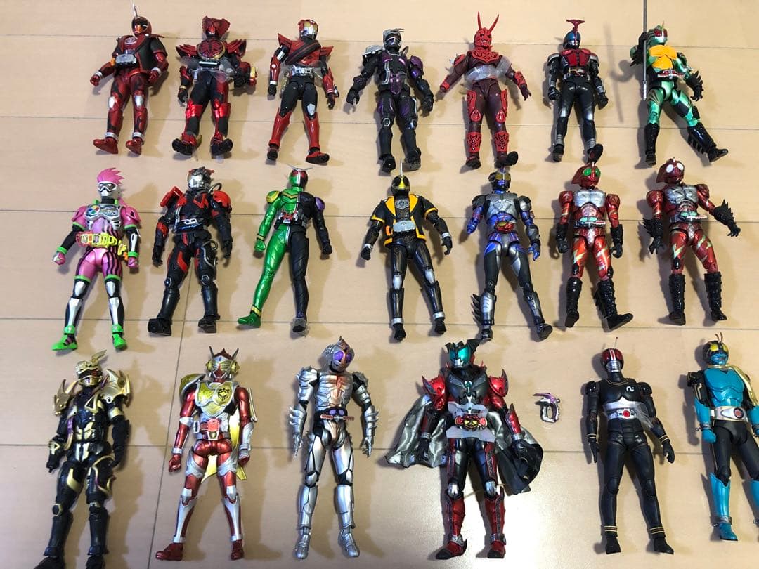 サ*ー様 仮面ライダー　フィギュアーツ　バンダイ