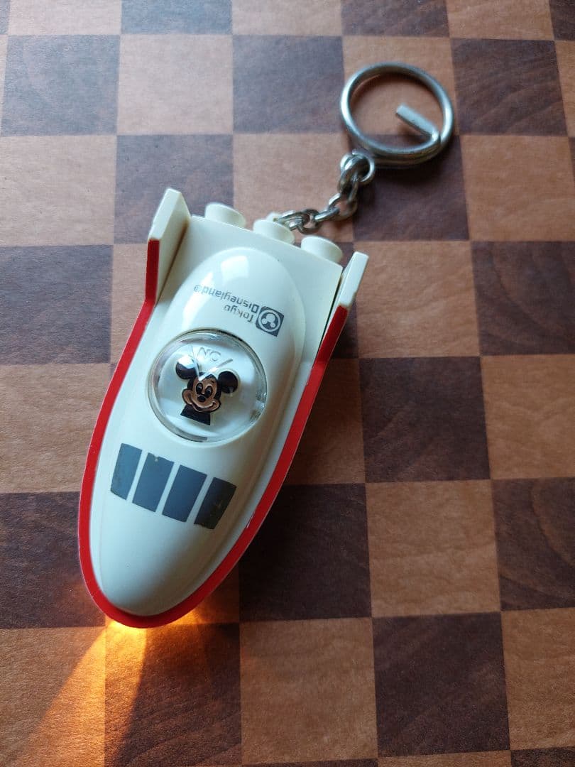 ミッキーマウス 宇宙船型キーホルダー