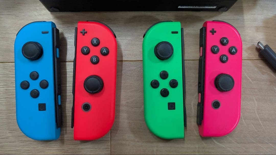 E*r様 Nintendo Switch 本体、ジョイコン4つ、ソフト、その他【