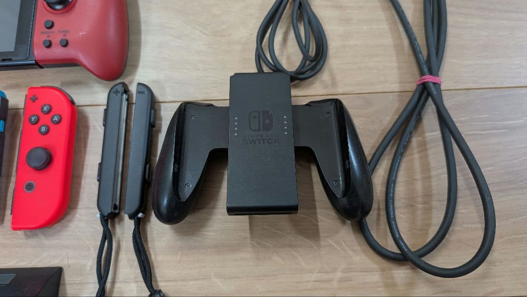 E*r様 Nintendo Switch 本体、ジョイコン4つ、ソフト、その他【