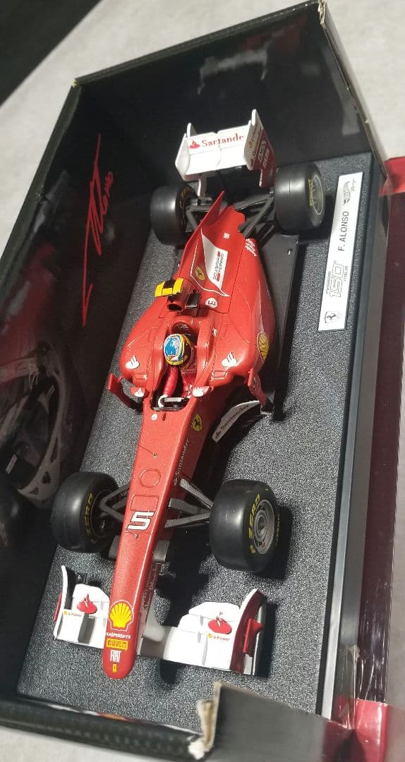 マテル　フェラーリ 150°ITALIA　F.アロンソ　1/18