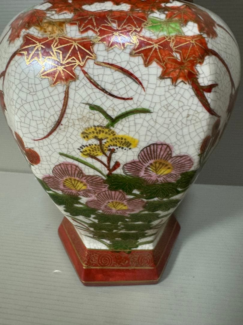 2155 薩摩焼 丸十字紋 色絵金彩花葉文　沈香壺　金彩