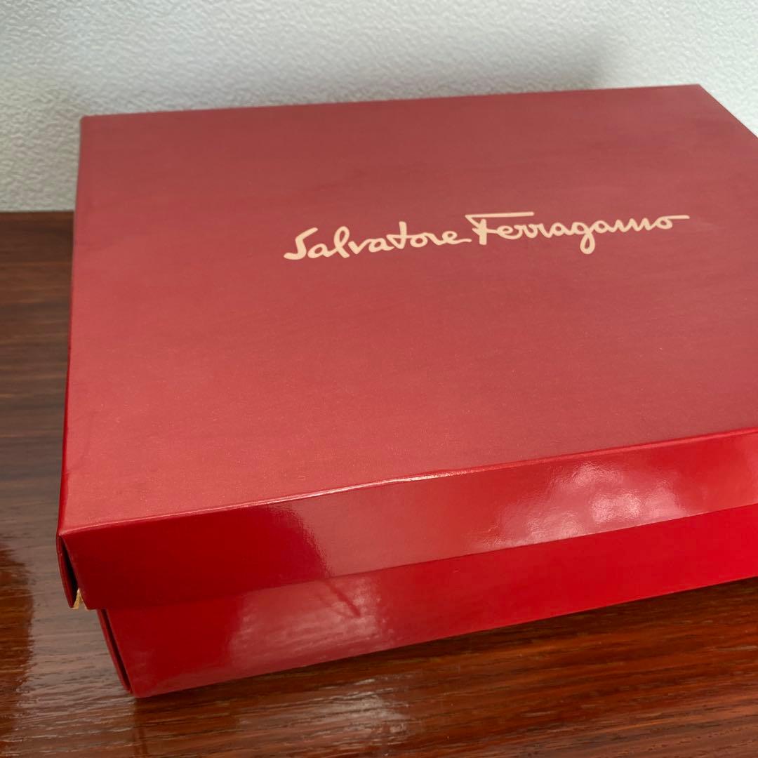 Salvatore Ferragamoハンドバッグ ヴァラリボン バケツバケット
