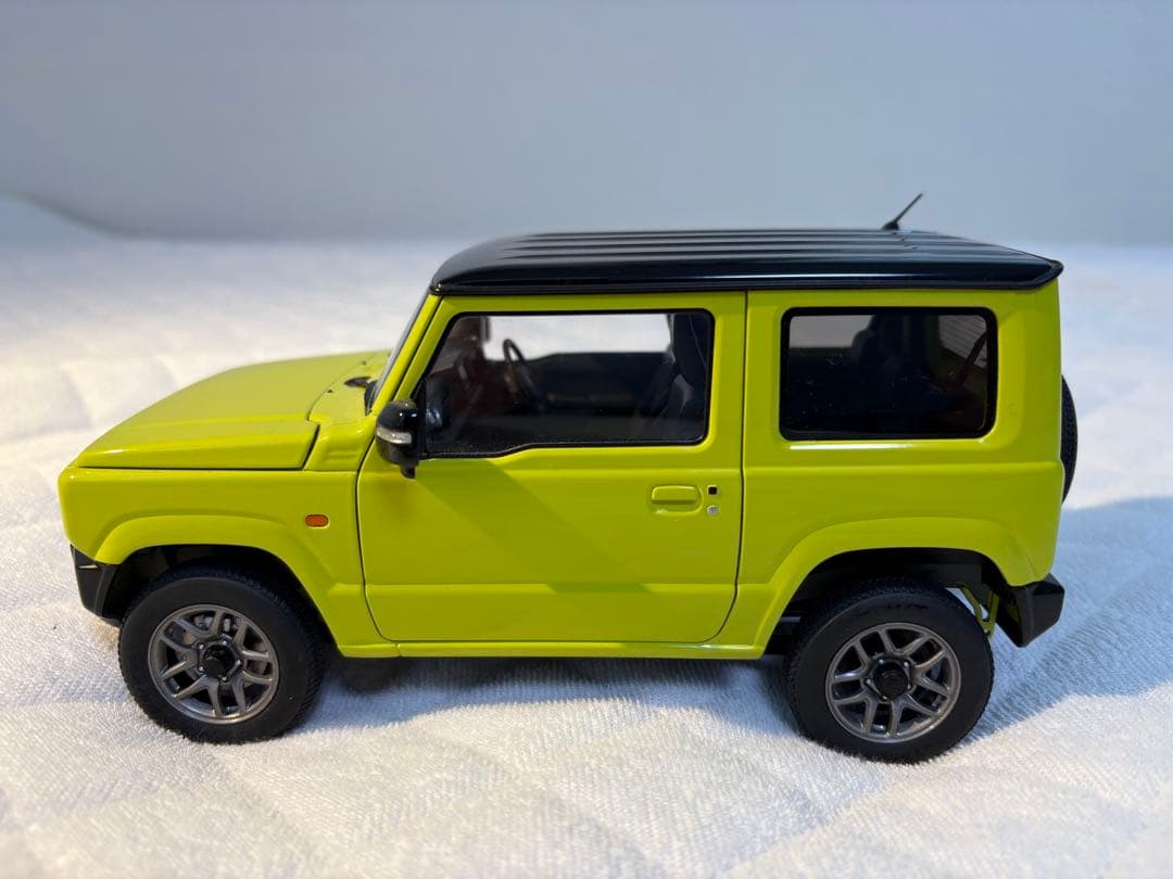 スズキ ジムニー 1/18 キネティックイエロー