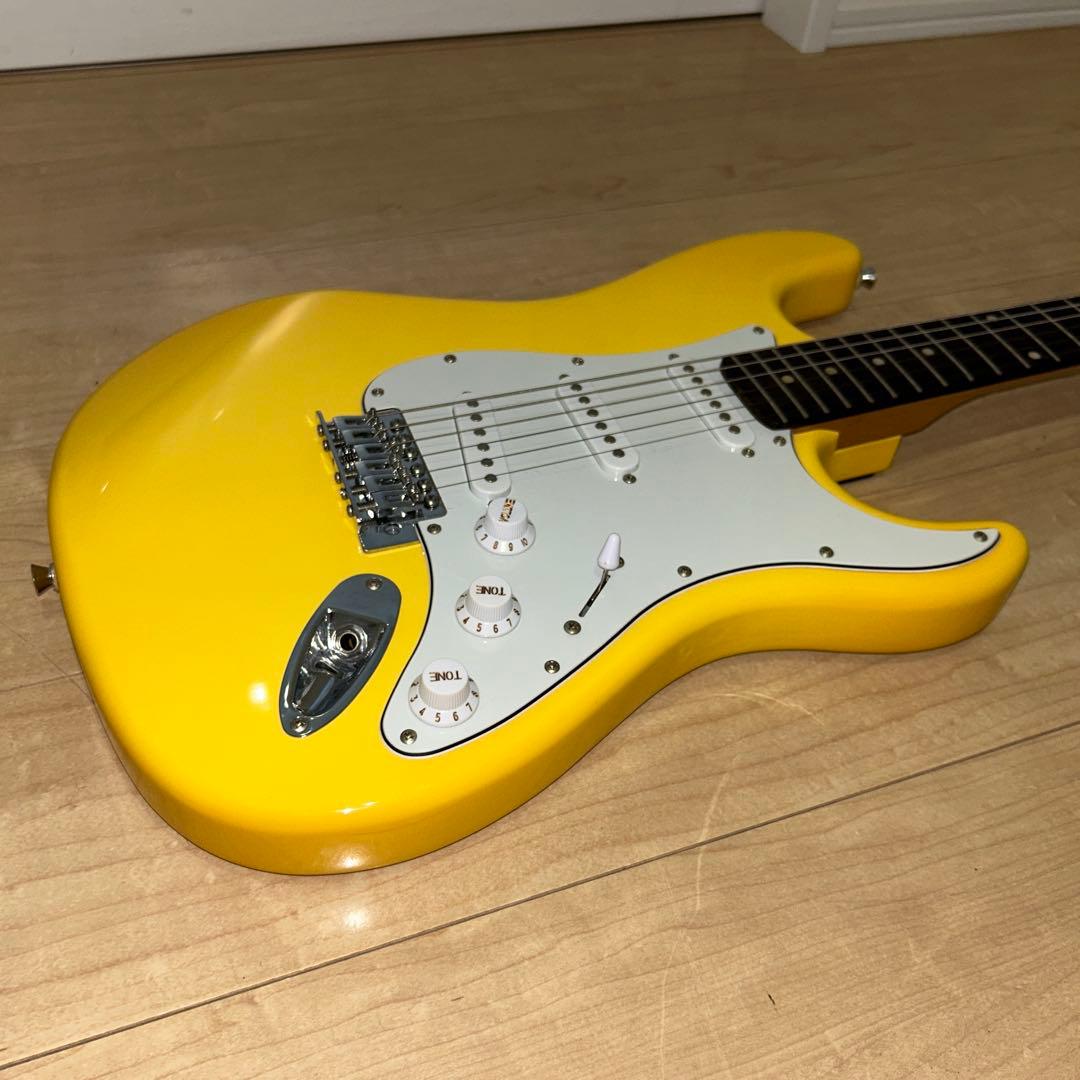安い！！イエローカラーいい音　ストラトキャスタータイプ　弦高調整済み　です