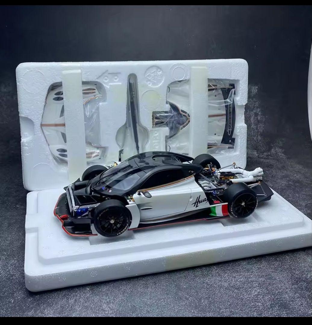 LCDMODELS　1/18　ウアイラR
