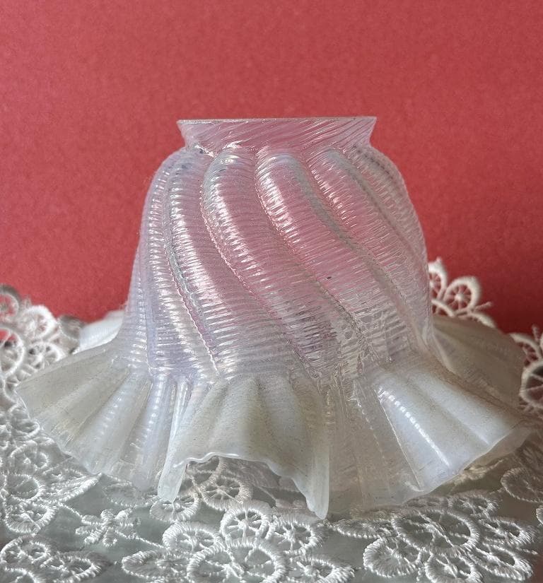 アンティーク　オパールセンド　ランプシェード フリル