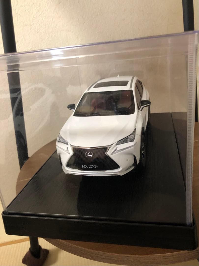 レクサス NX 200t ミニカー ホワイト　1/18 2015