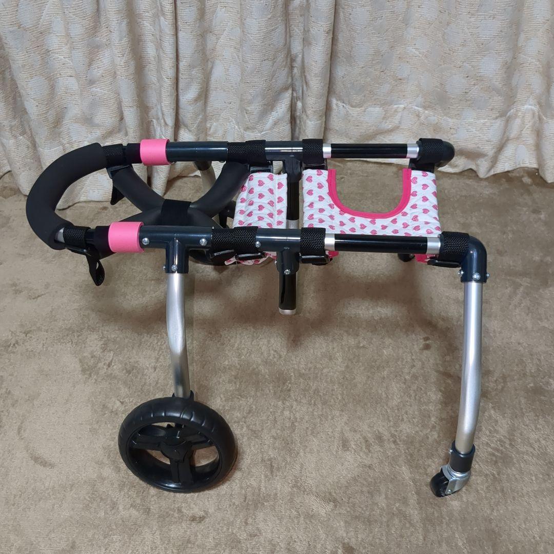 ワンちゃん4輪　トイプー等　リハビリ　食事補助　犬用車椅子　介護用　犬の歩行器