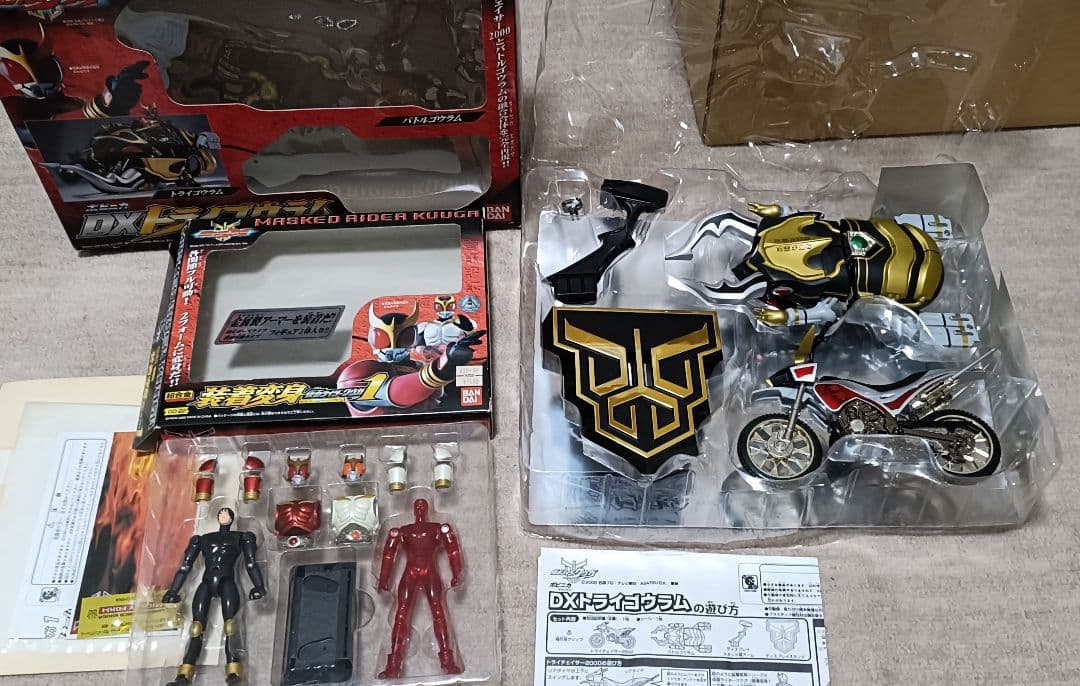 仮面ライダークウガ　DXトライゴウラム フィギュアセット