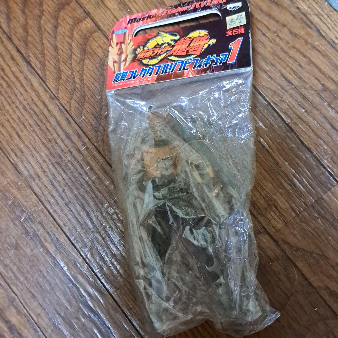 非売品、仮面ライダー龍騎シリーズのソフビフィギュア1