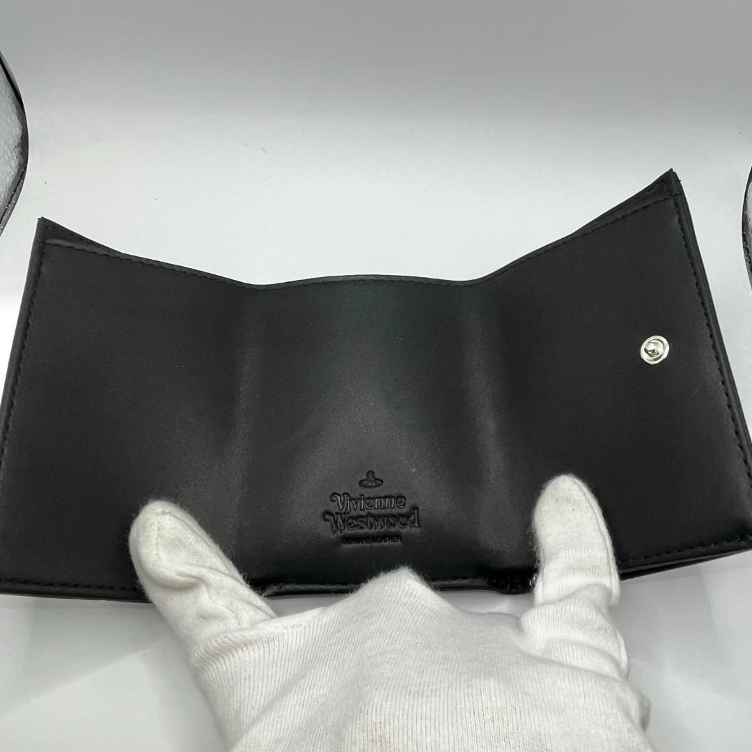 大人気 Vivienne Westwood 新品 黒 ミニ レター型 型押し