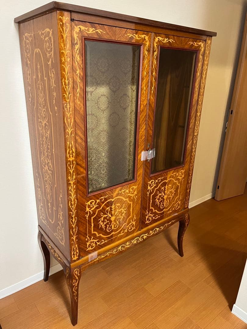 【美品ヴィンテージ】装飾的な木製キャビネット