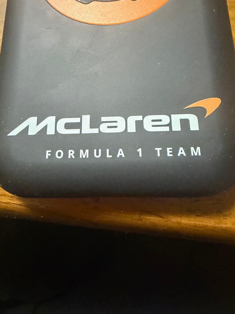 QuadLockMcLarenコラボ iPhone17Pro用ケース 国内未発売