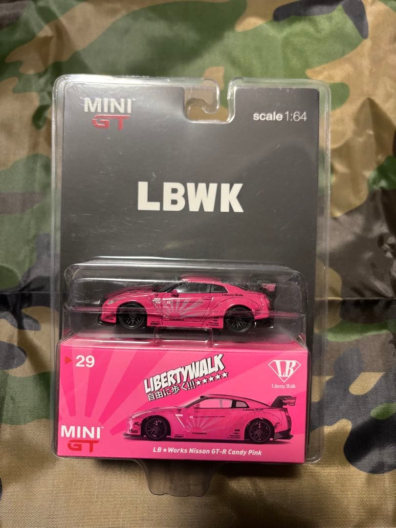 ミニカー MiNiGT LBWORKS Nissan GT-R candy pink