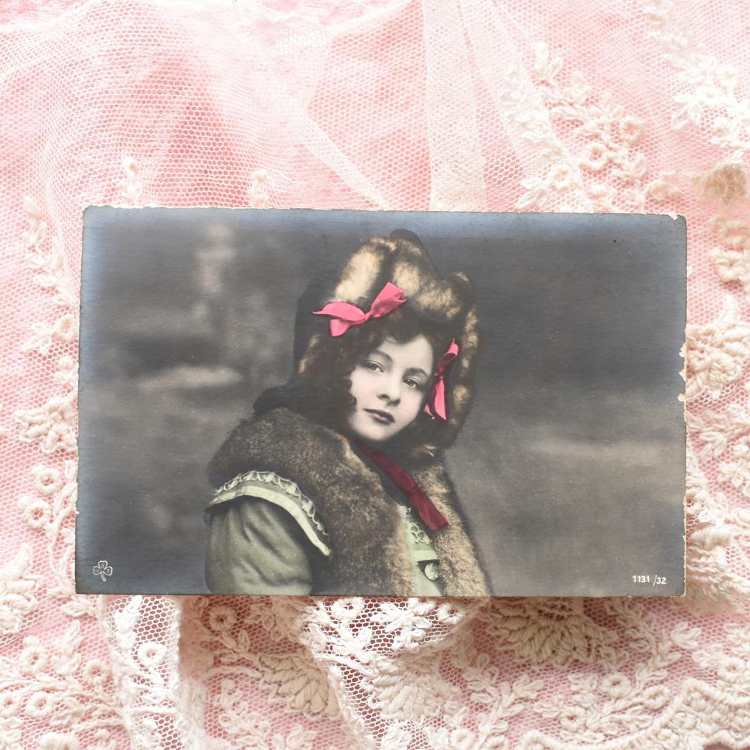 *アンティークポストカード　妖艶な瞳の少女*