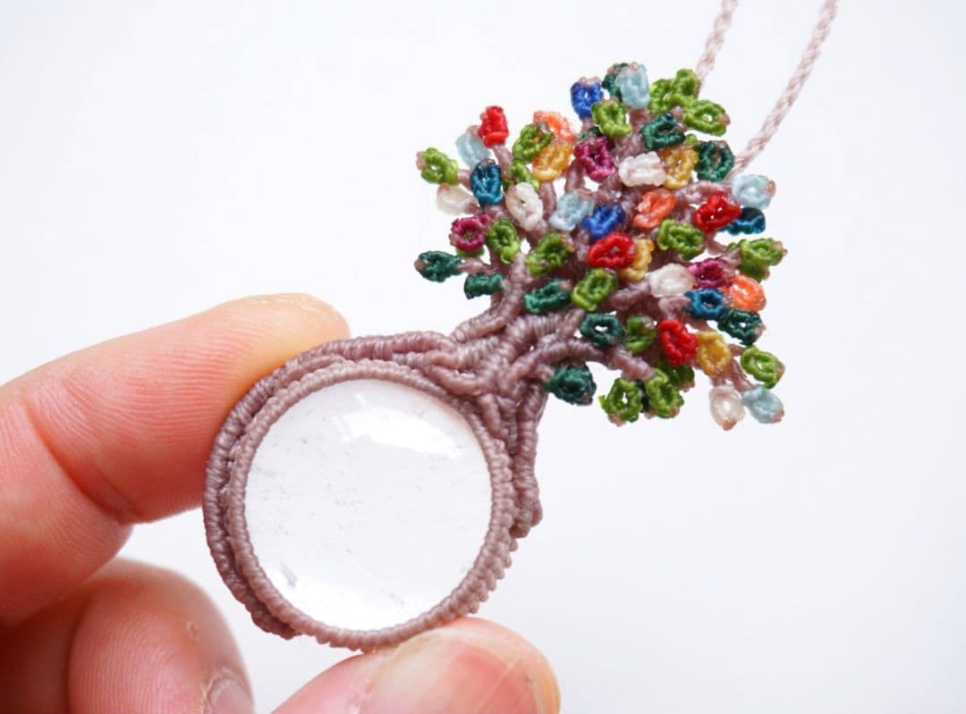 《何色にもなれるよ！》インドヒマラヤ産クリスタル　マクラメ　ネックレス