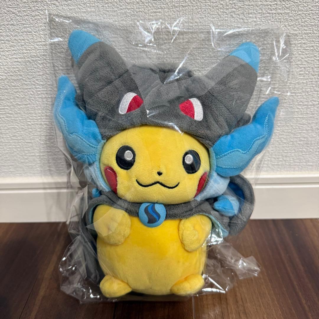 メガリザードンXのポンチョを着たピカチュウ ぬいぐるみ