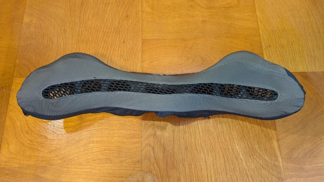 ネックピロー Cabeau Evolution Cool neck pillow