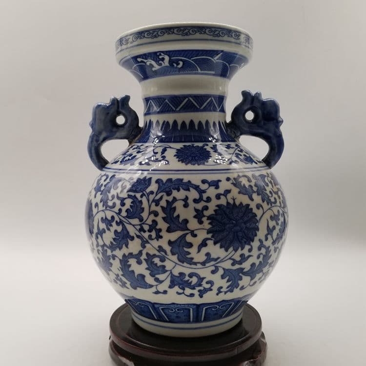 清乾隆青花纏枝花両耳賞瓶 花瓶 景徳鎮 陶磁器 装飾品 現代工芸品 美術品 置物