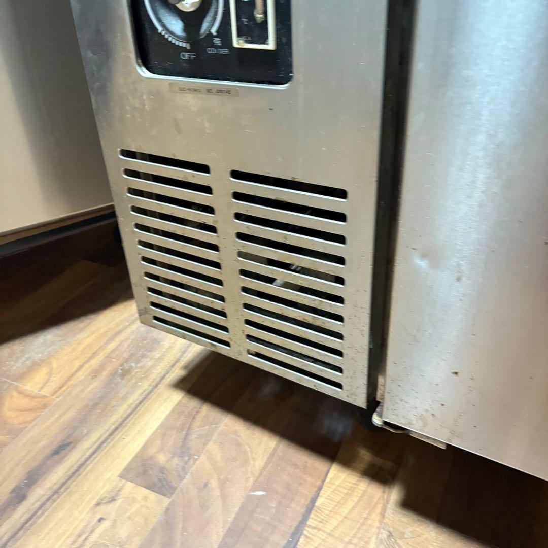 送料込み　サンヨー 3ドア 冷蔵コールドテーブル SUC-N1541J