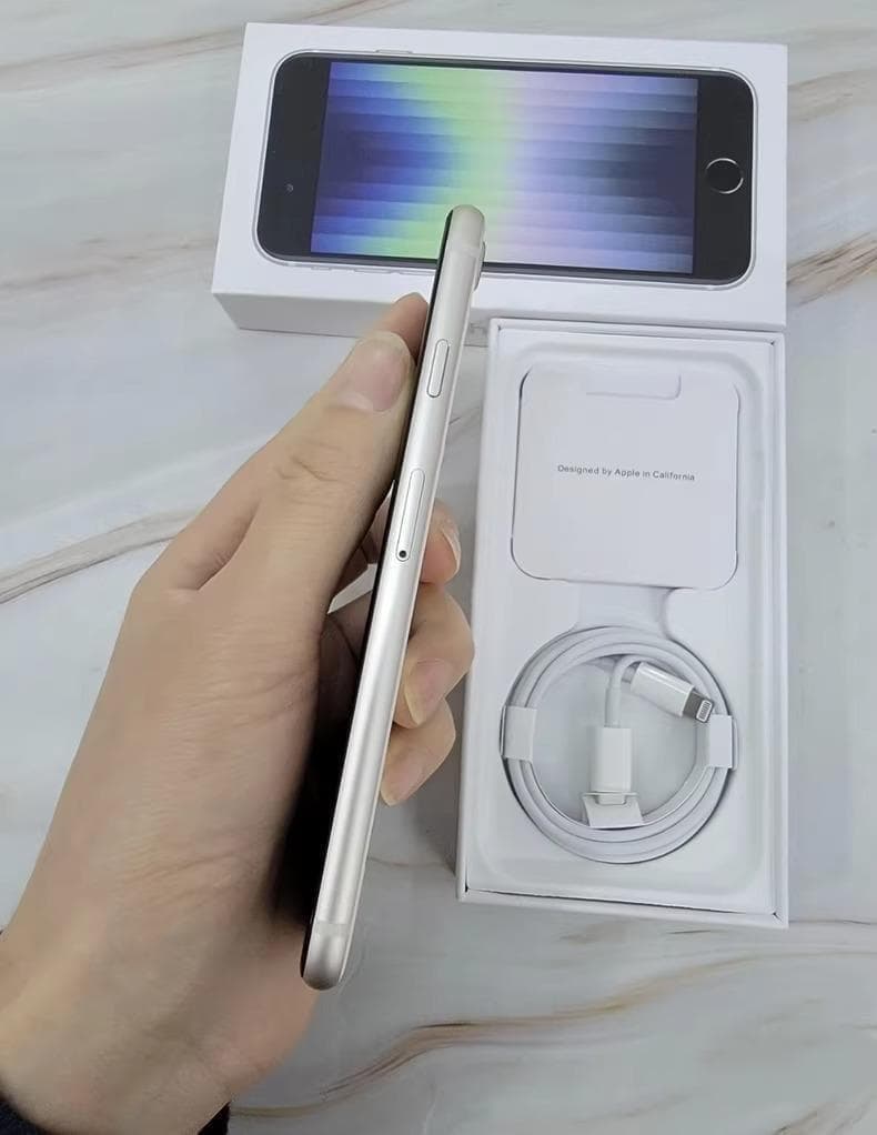 【nananan専用】iPhone SE3 128GB｜SIMフリー｜白