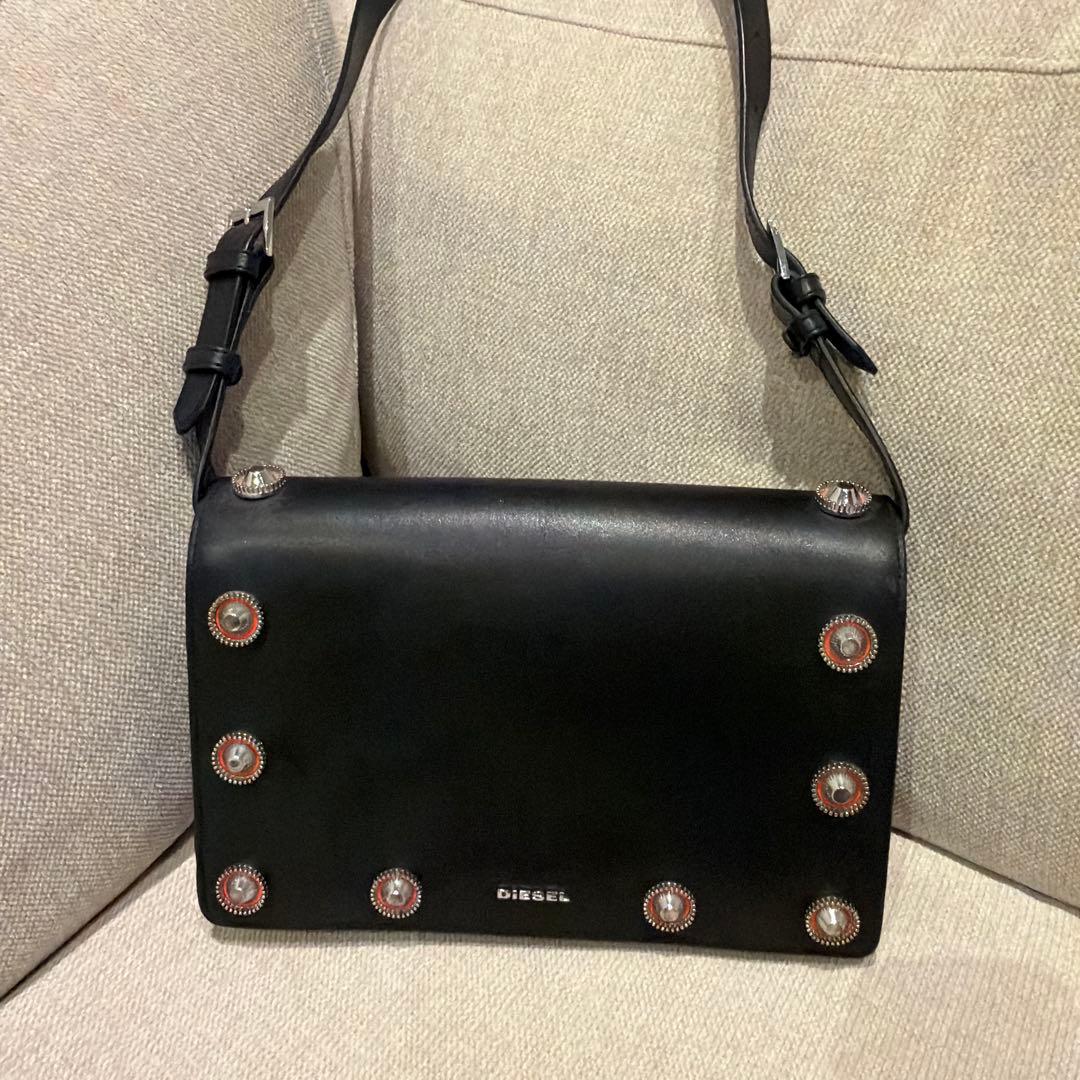 美品 DIESEL ブラックショルダーバッグ 装飾付き