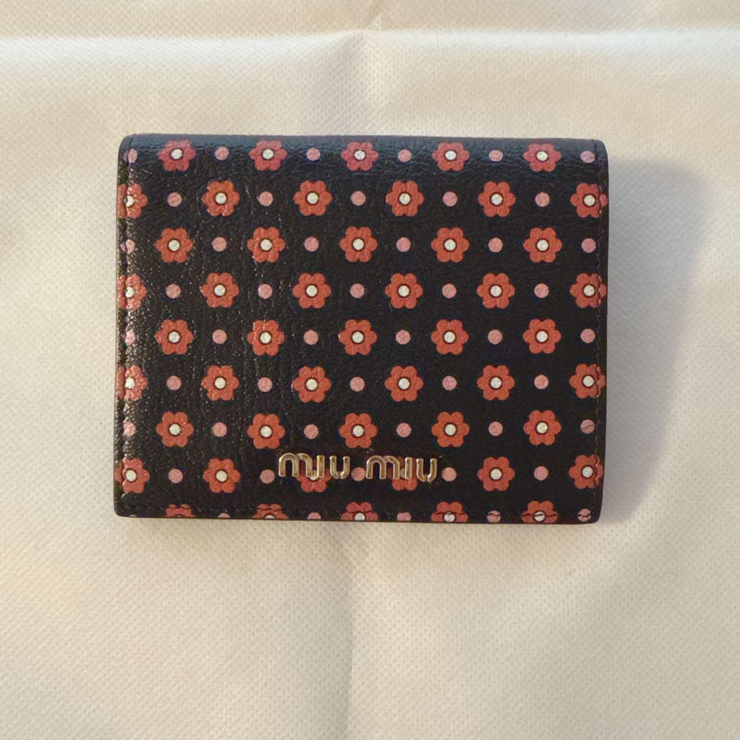 miu miu 二つ折り財布