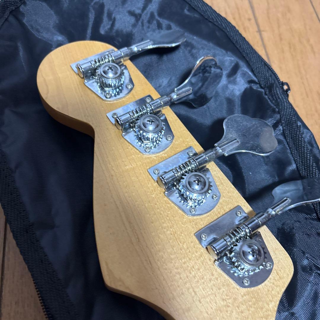 スチュワート エレキギター ベース