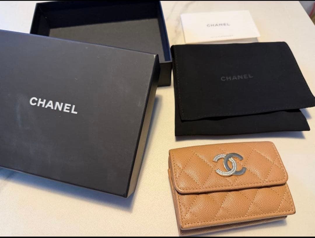 週末値下げ‼︎CHANEL ベージュ 三つ折り財布 キャビアスキン　キルティング