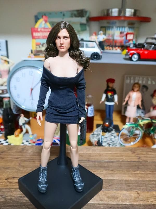 ワンダーウーマン ダイアナ ガル・ガドット フィギュア ブラックドレス 私服改