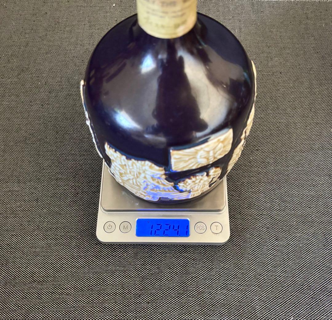 サントリー　ザ・ウイスキー　有田焼ボトル　古酒　未開封　山崎ハイボール缶付き