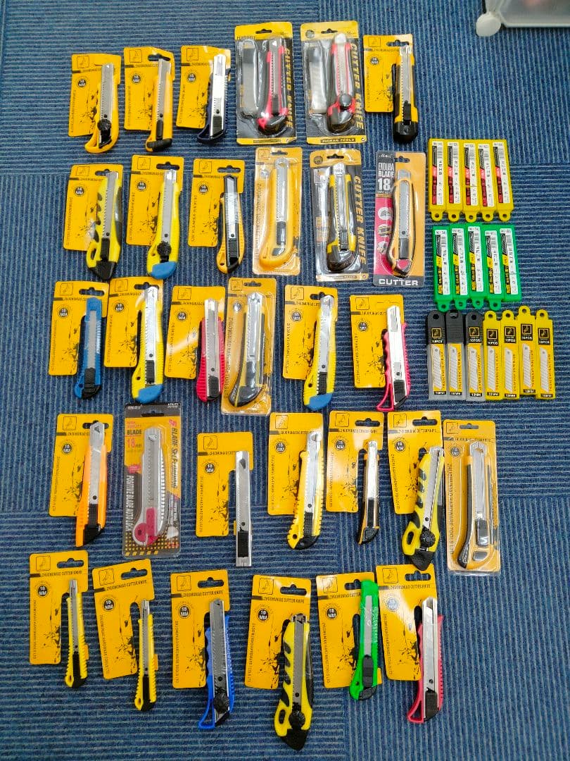 カッターナイフ(31個)＋替刃約150枚~未使用~