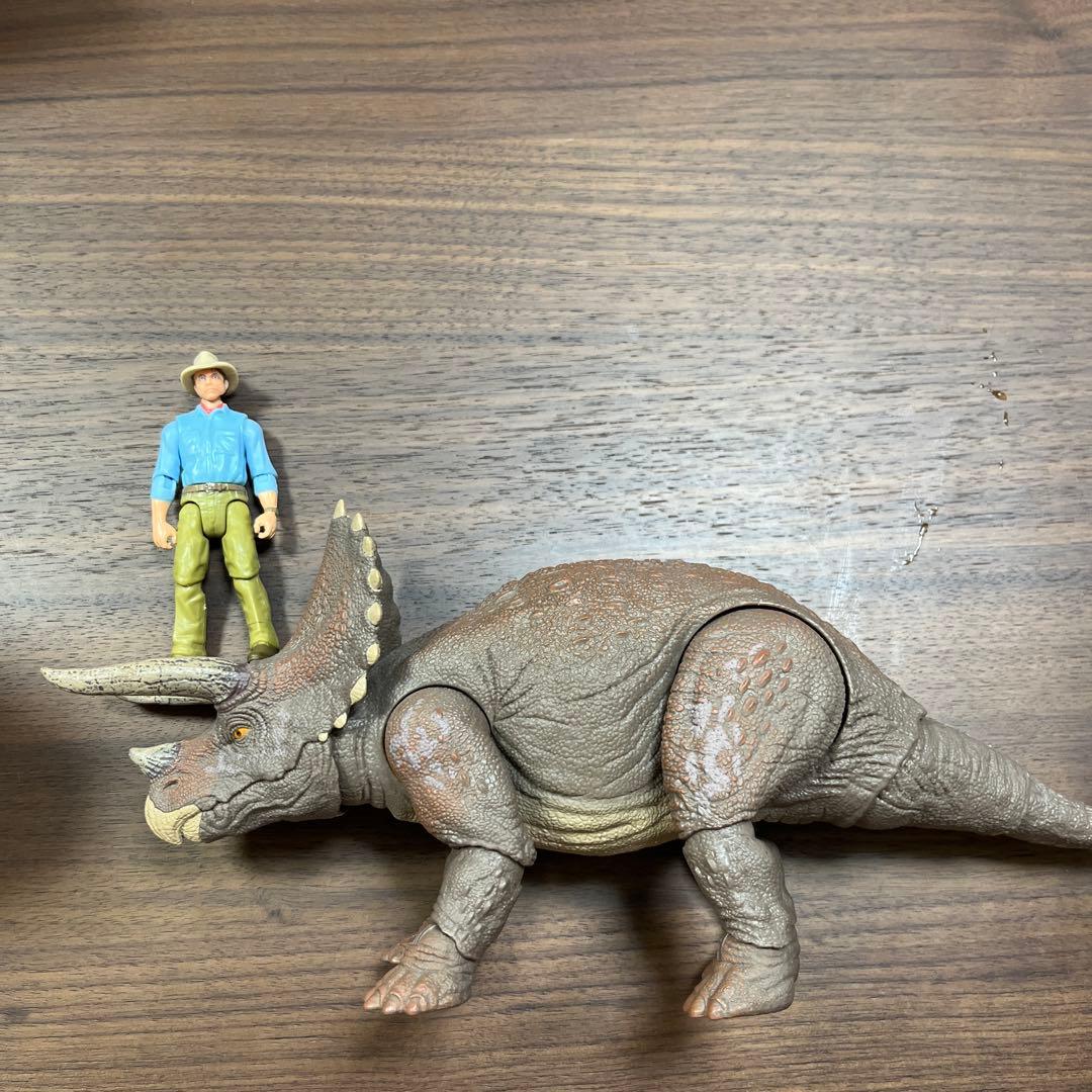 ジュラシックワールド　ハモンドコレクション　トリケラトプス　希少品